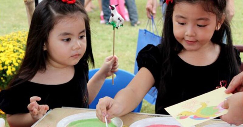 Tranh Cát Trẻ Em: Bí Quyết Đánh Thức Tư Duy Nghệ Thuật Và Sự Sáng Tạo Của Bé 3 Bí quyết chọn tranh cát cho bé an toàn và chất lượng nhất