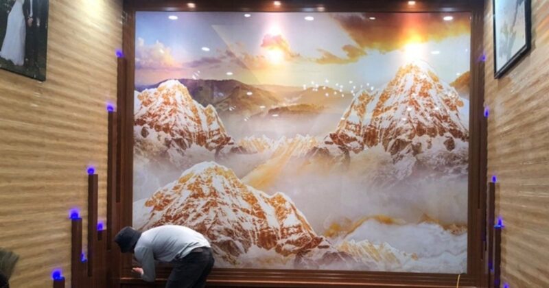 Tranh tráng gương khổ lớn tại phòng khách thông tầng và biệt thự