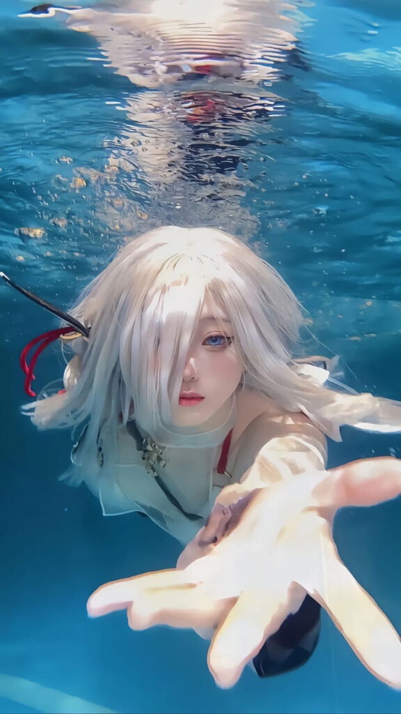 Gái xinh cosplay với mái tóc nổi bật và phong cách cuốn hút