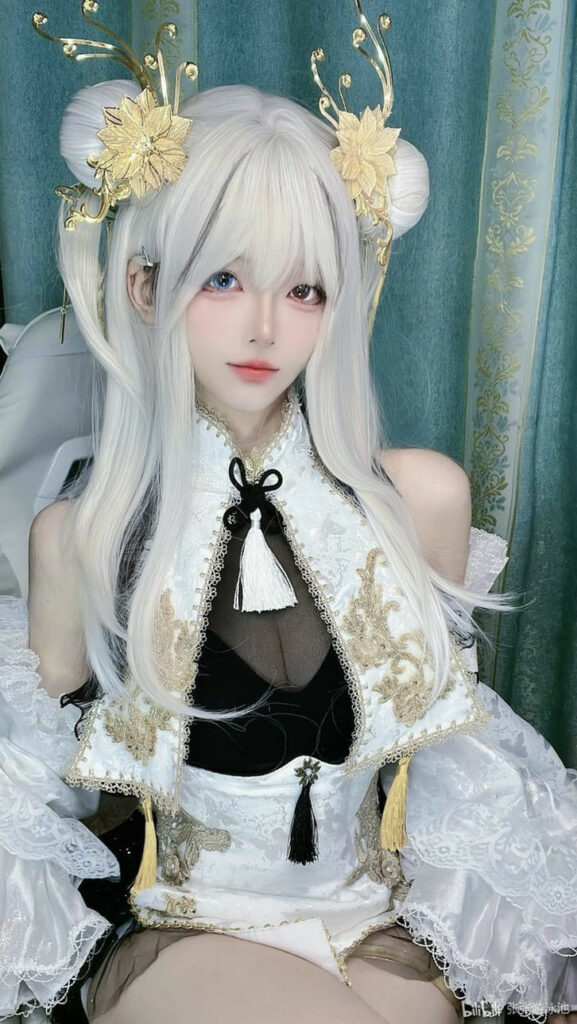 Gái xinh cosplay với trang phục tinh xảo và thần thái cuốn hút